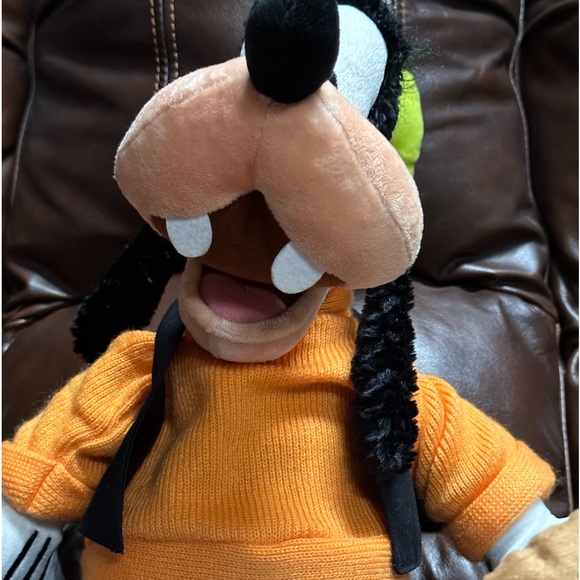 Disney Classic Goofy Plush - Picture 4 of 10